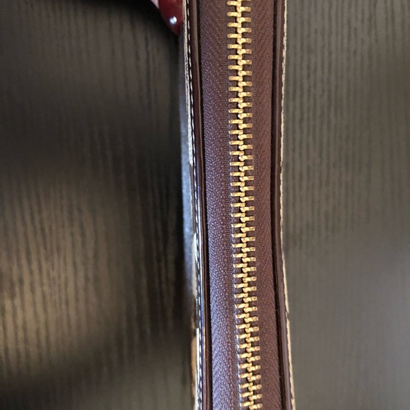 Coach Signature Print Zippy Wallet - Picture 6 of 8